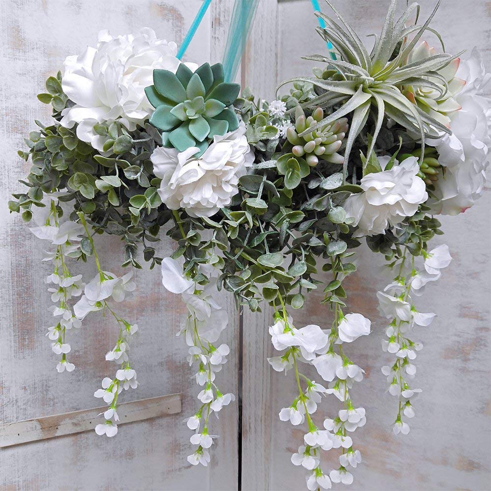 Winlyn doorway garland frames a welcome sign for guests.