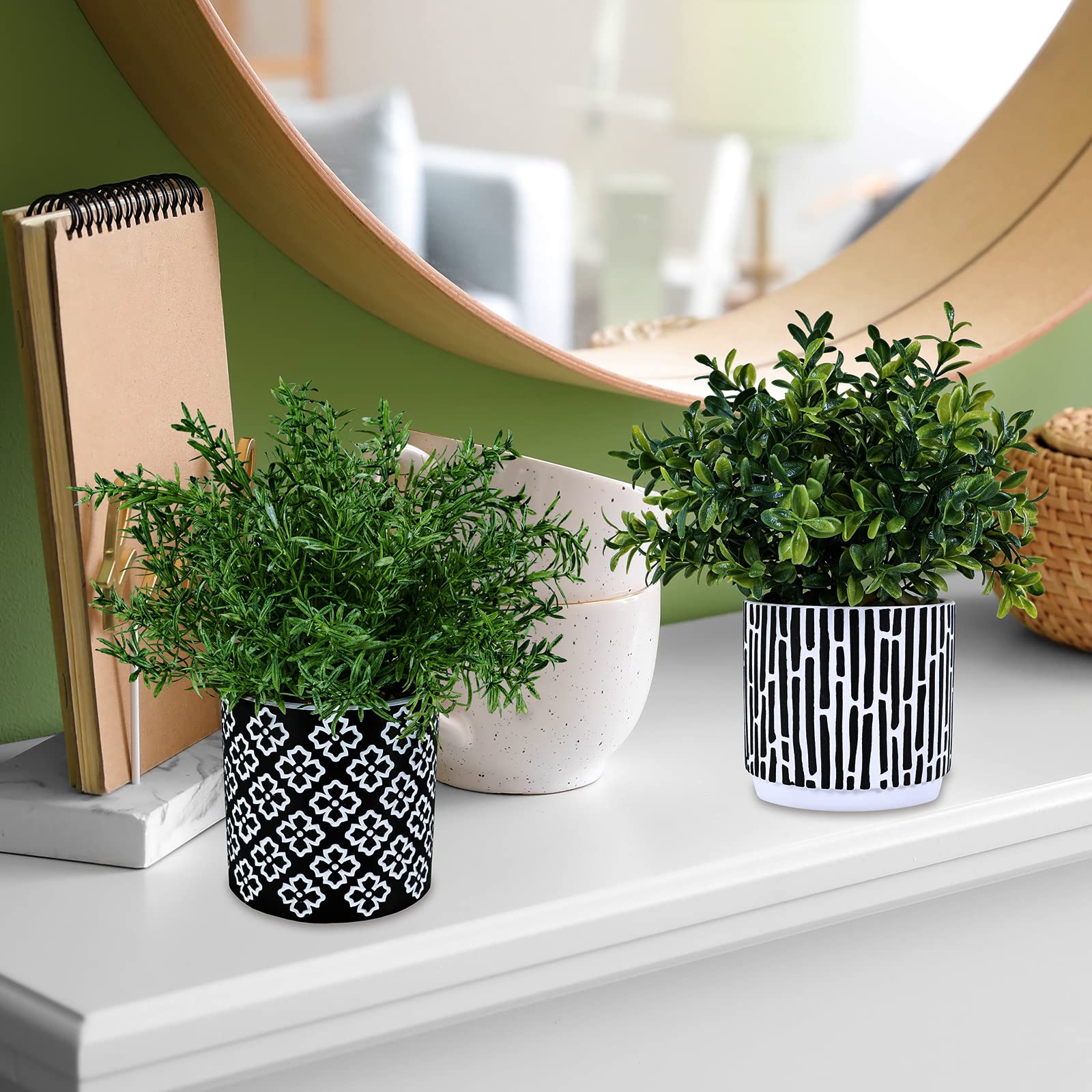 Winlyn geometric pot detail showcases modern concrete texture and style.