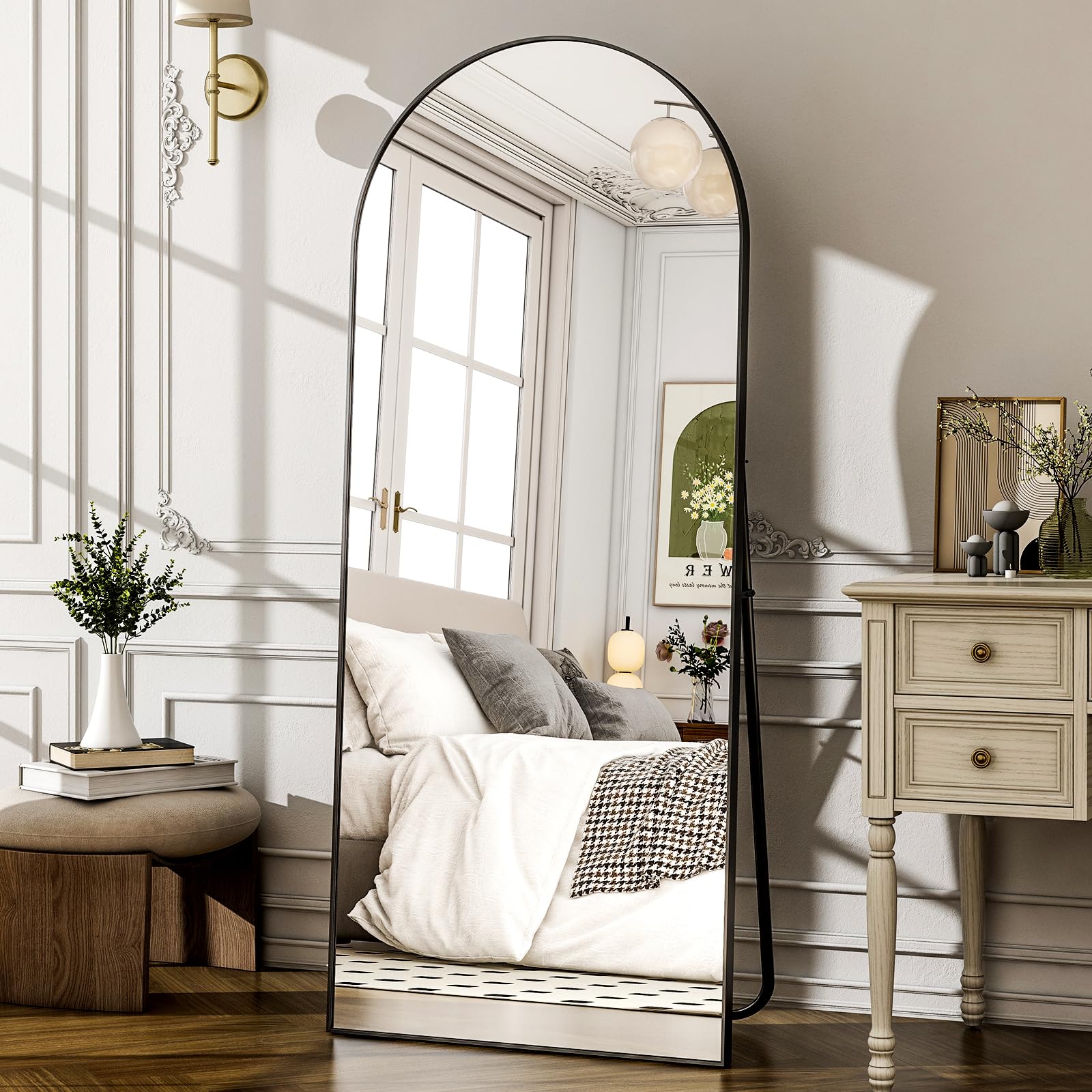 WISSMIELS aluminum frame resists humidity in bathrooms and moist spaces.