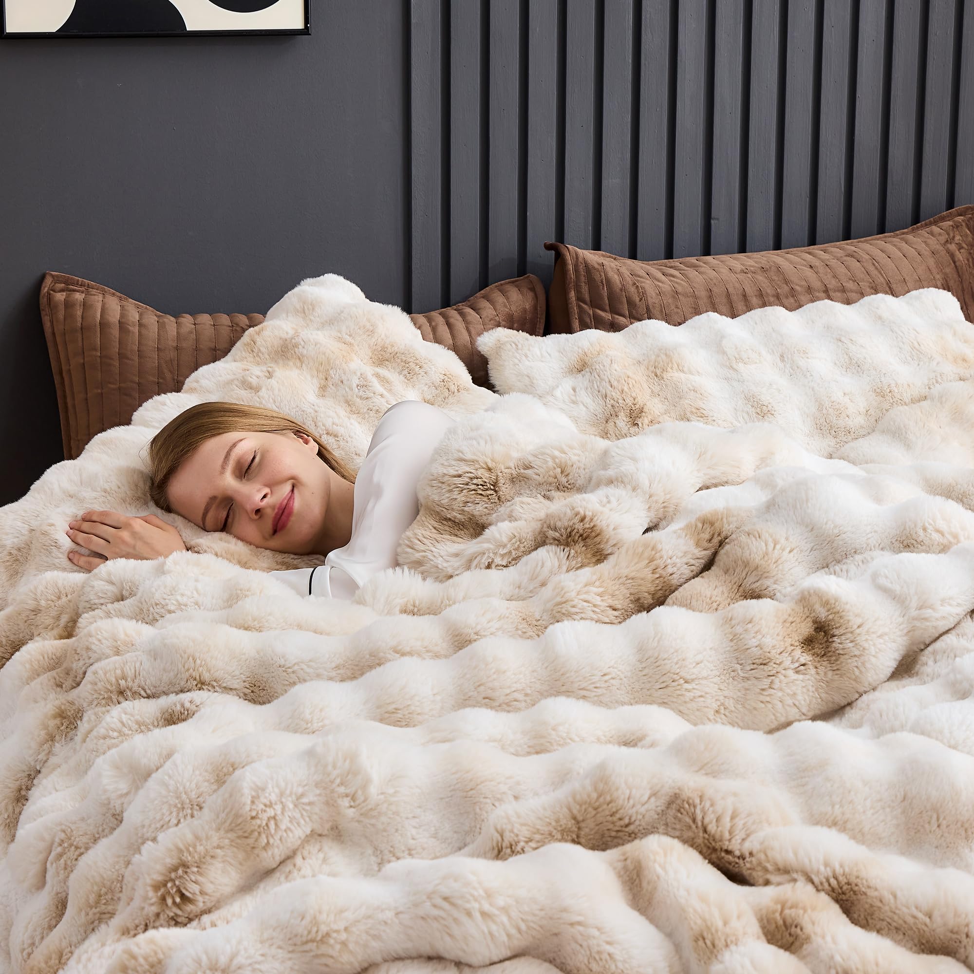 Wonderful king-size comforter back offering full coverage for larger beds.