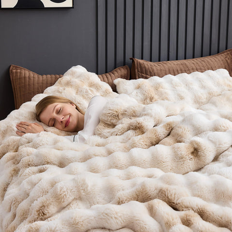 Wonderful king-size comforter back offering full coverage for larger beds.