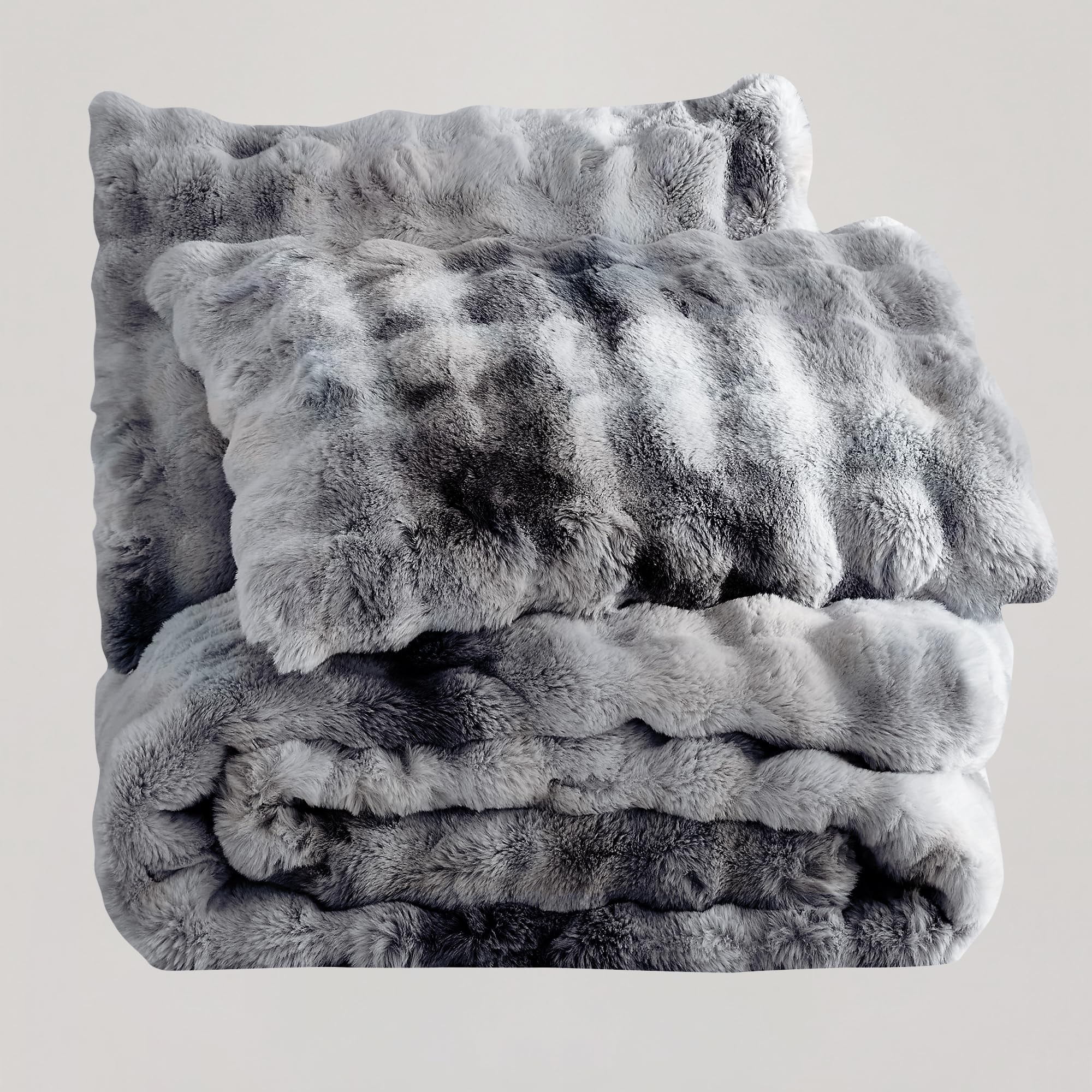Vacuum-sealed packaging of Wonderful bedding collection before use