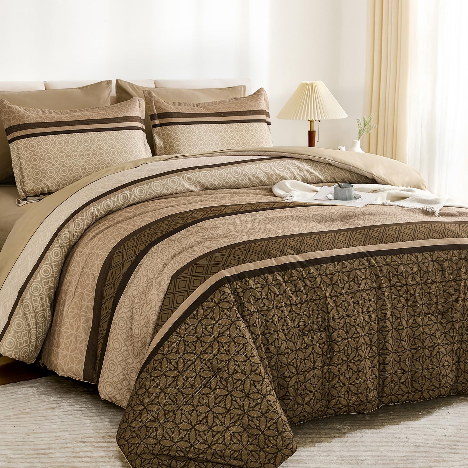 WONGS Bedding comforter 90x90 close-up demonstrates generous coverage and soft warmth