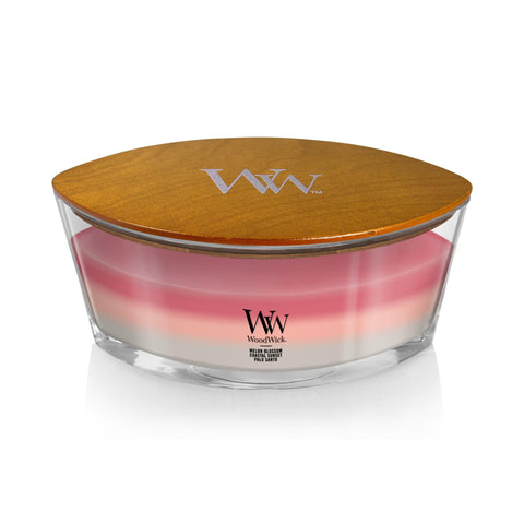 WoodWick Shoreline three-fragrance-layers, melting to release evolving scents with a large wax pool.