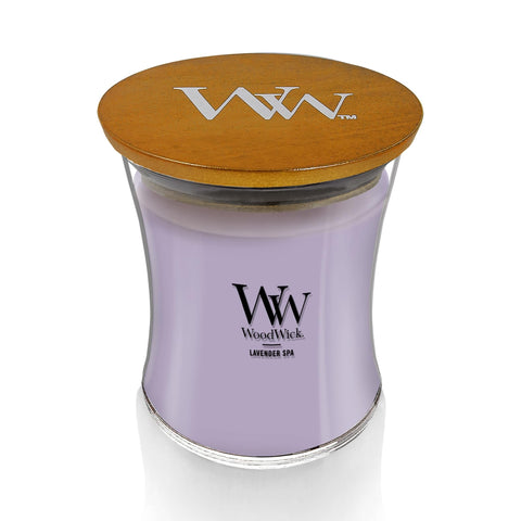 WoodWick hourglass candle shows burn time and steady aroma release.