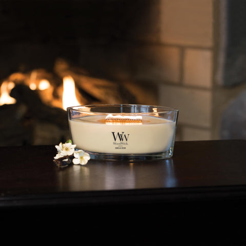 WoodWick Vanilla Bean Candle packaging image highlights gift-worth presentation.