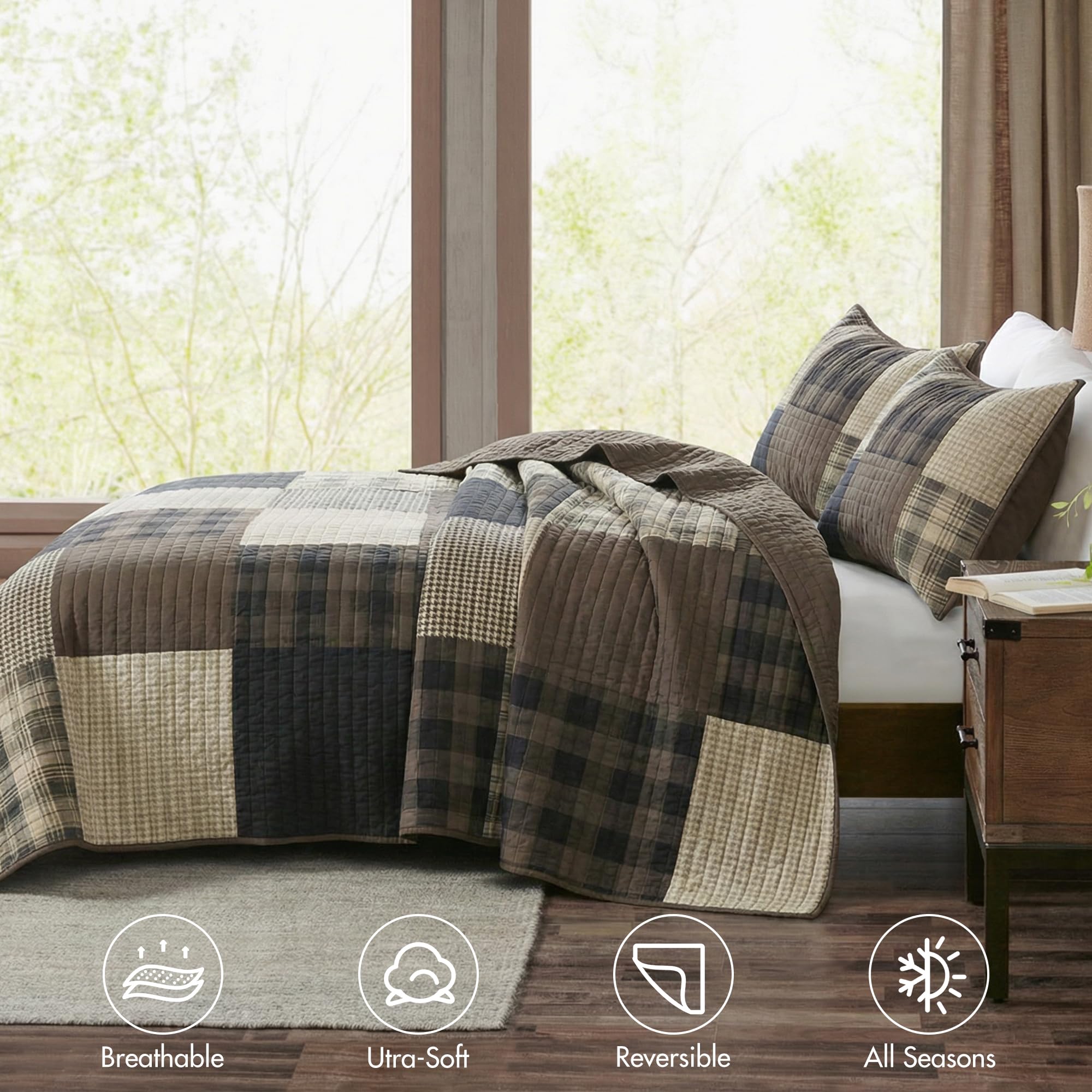 Woolrich cotton texture close-up highlights soft breathable fabric.