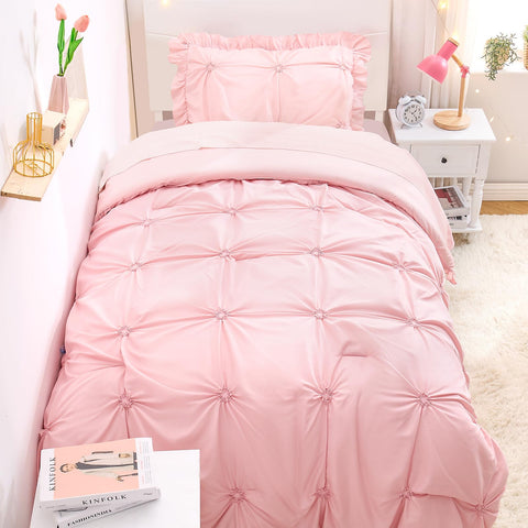 Close-up of the fitted sheet from Wowelife set with secure, snug fit.