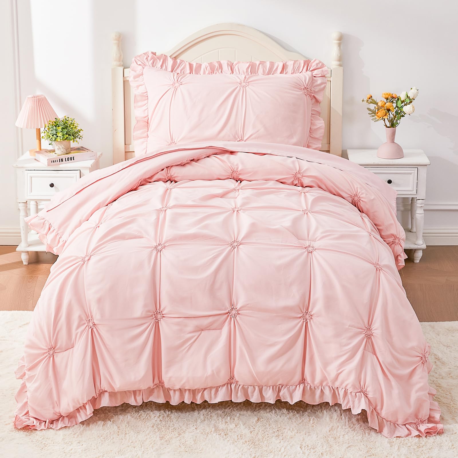 Wowelife twin bedding shows floral jacquard detail for a dreamy bedroom touch.