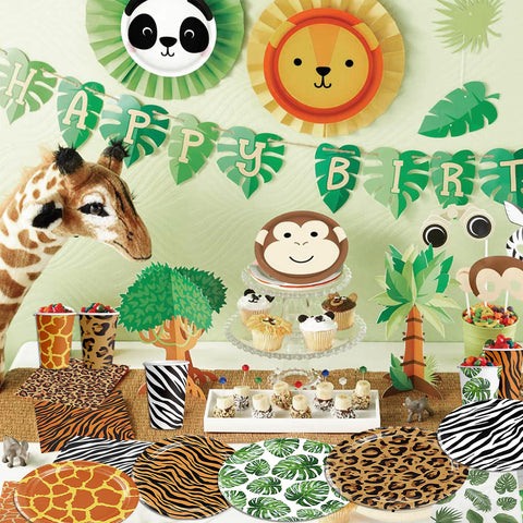 WPDiscZ jungle pattern decor creates a lively safari ambiance