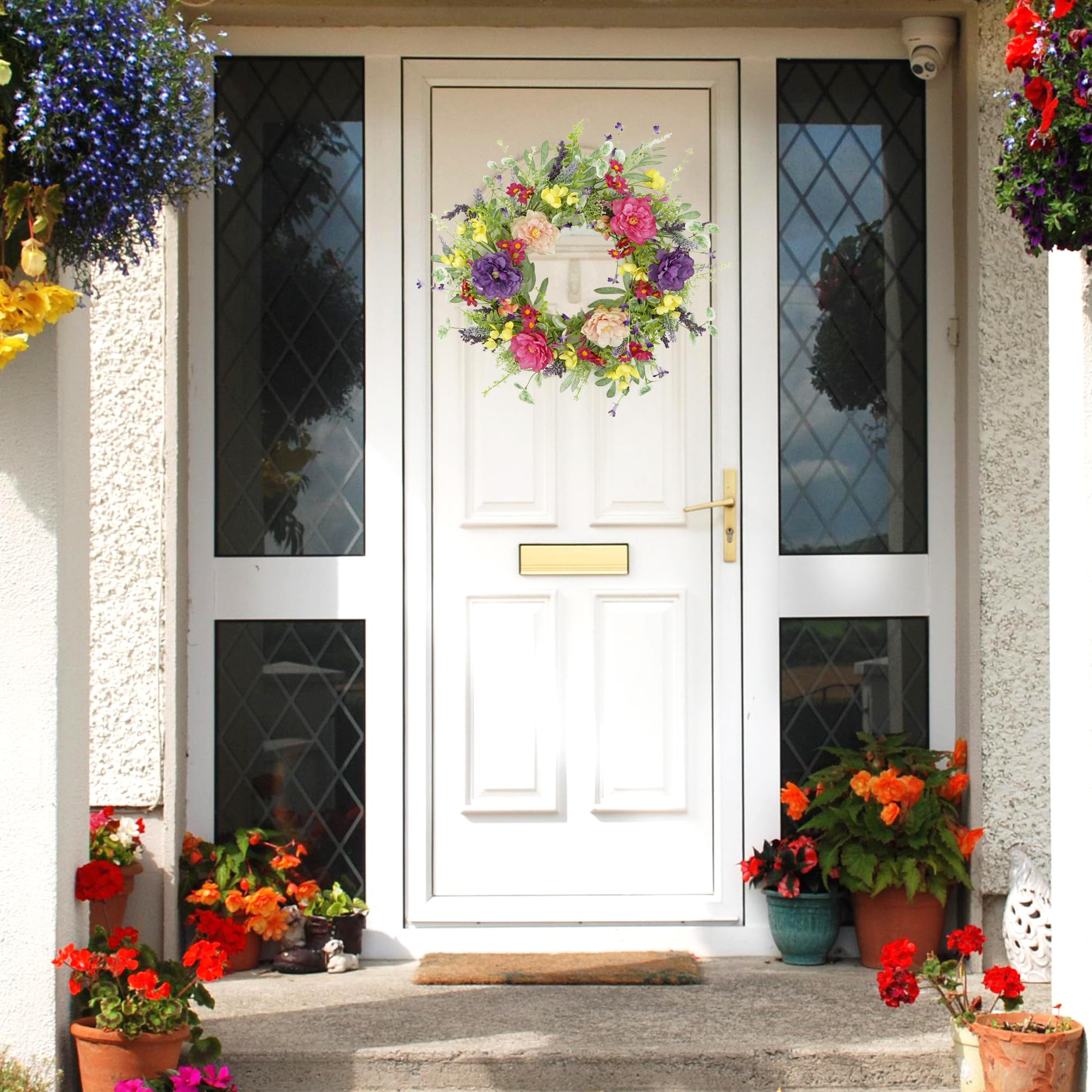 WreathDream indoor-outdoor-wreath-display suits front doors, fireplaces, and walls.