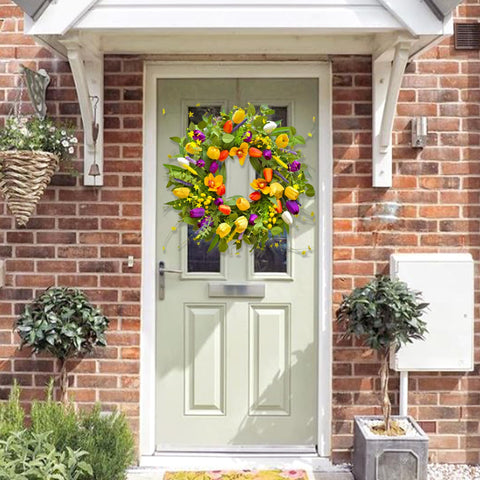 WreathQueen easy-to-hang lightweight wreath for quick decorating.