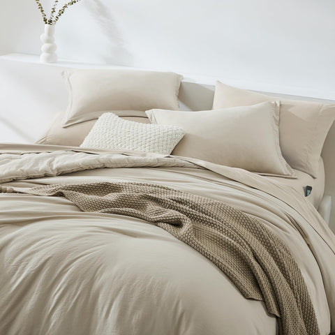 WRENSONGE king-size fitted sheet pocket demonstrates secure fit and storage