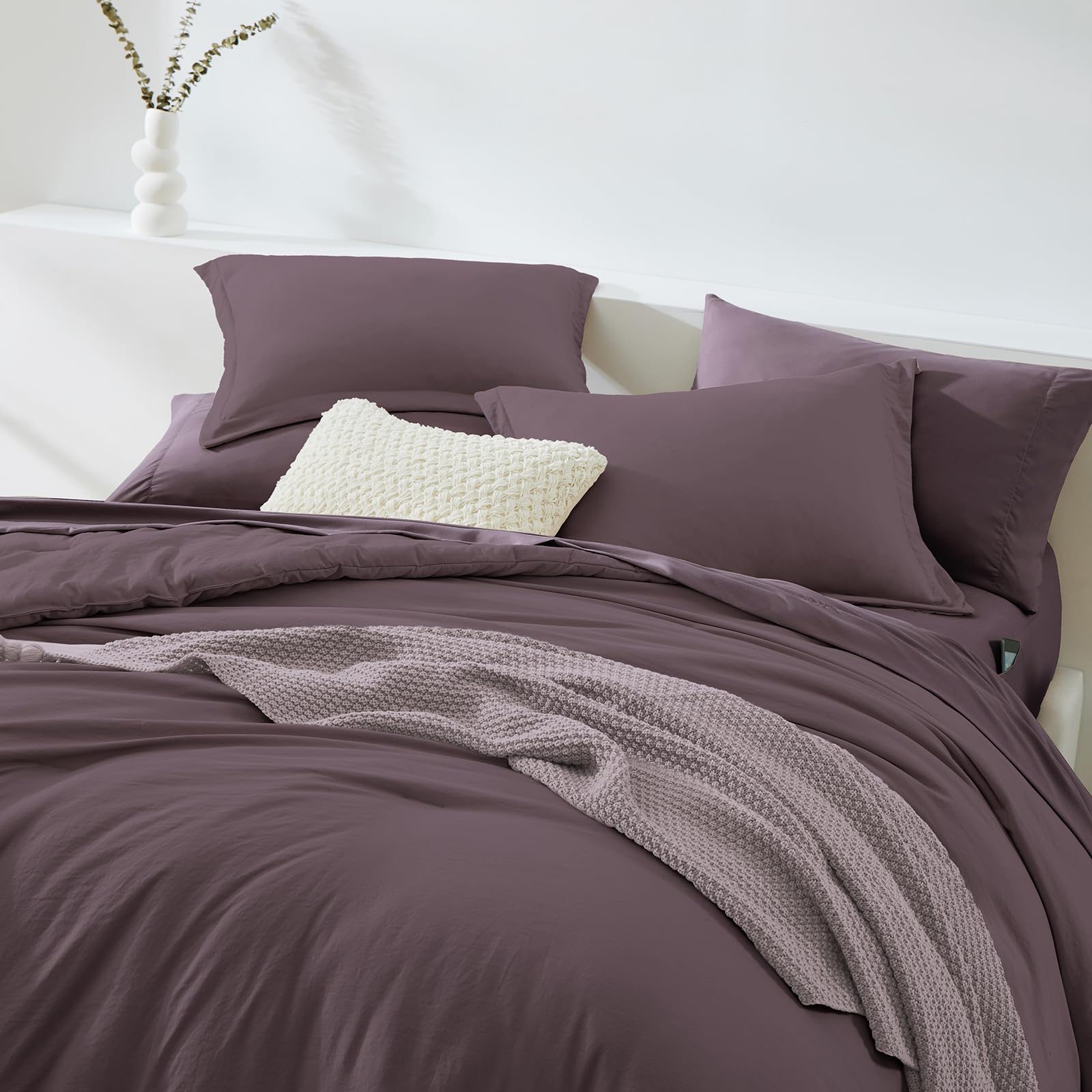WRENSONGE fitted sheet with 14-inch pocket keeps bedding secure