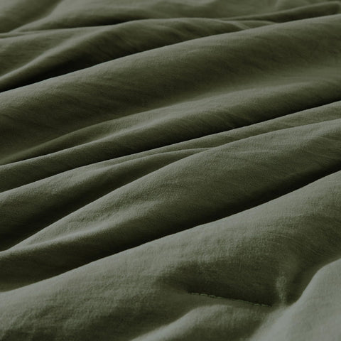 WRENSONGE fitted and flat sheets assembly shows secure fit and neat appearance.