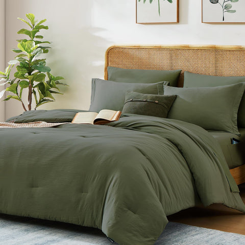 WRENSONGE full-size comforter fabric close-up highlights soft, durable polyester material.