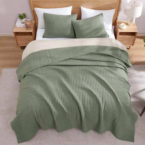 WRENSONGE king-size quilt offers versatile use on bed or sofa