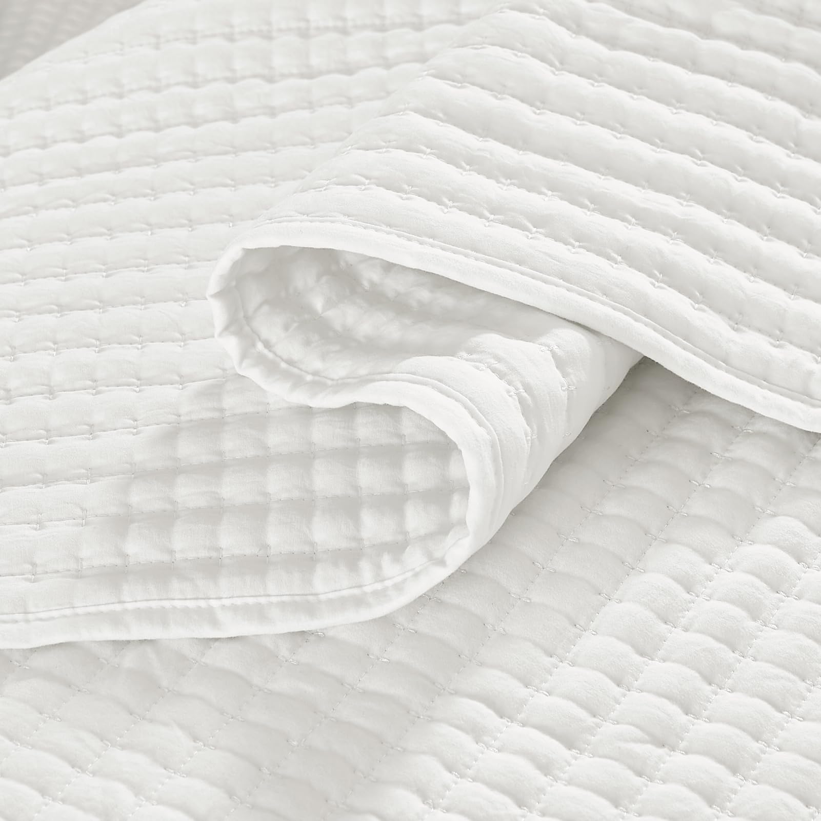 WRENSONGE queen bedspread demonstrates all-season versatility on the bed.