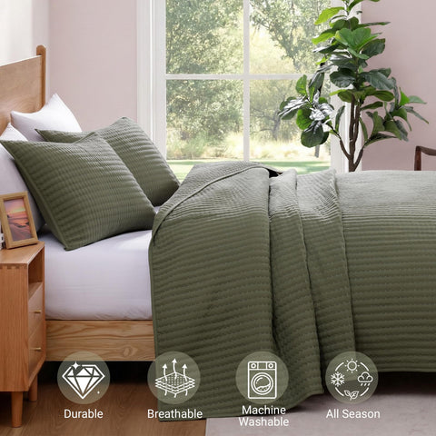 WRENSONGE quilt neatly laid out showing wrinkle resistant design