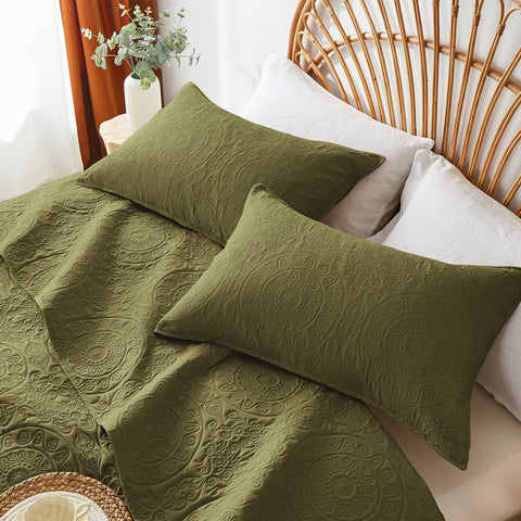 WURUIBO pillow shams pair featured for hotel‑style bedding aesthetics.