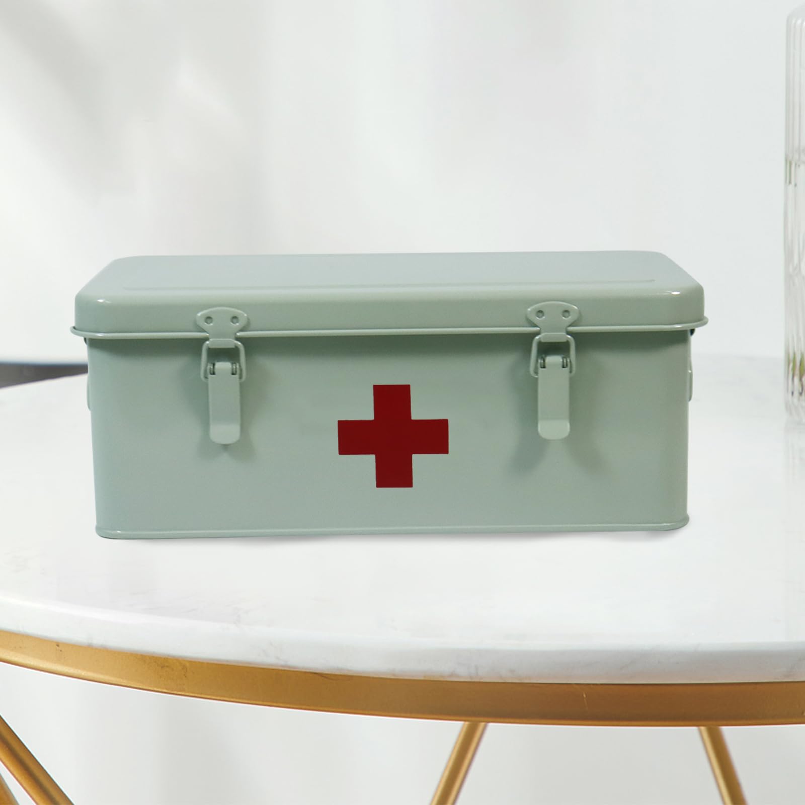 Xbopetda first-aid box measures 33x18x13 cm and fits neatly on shelves