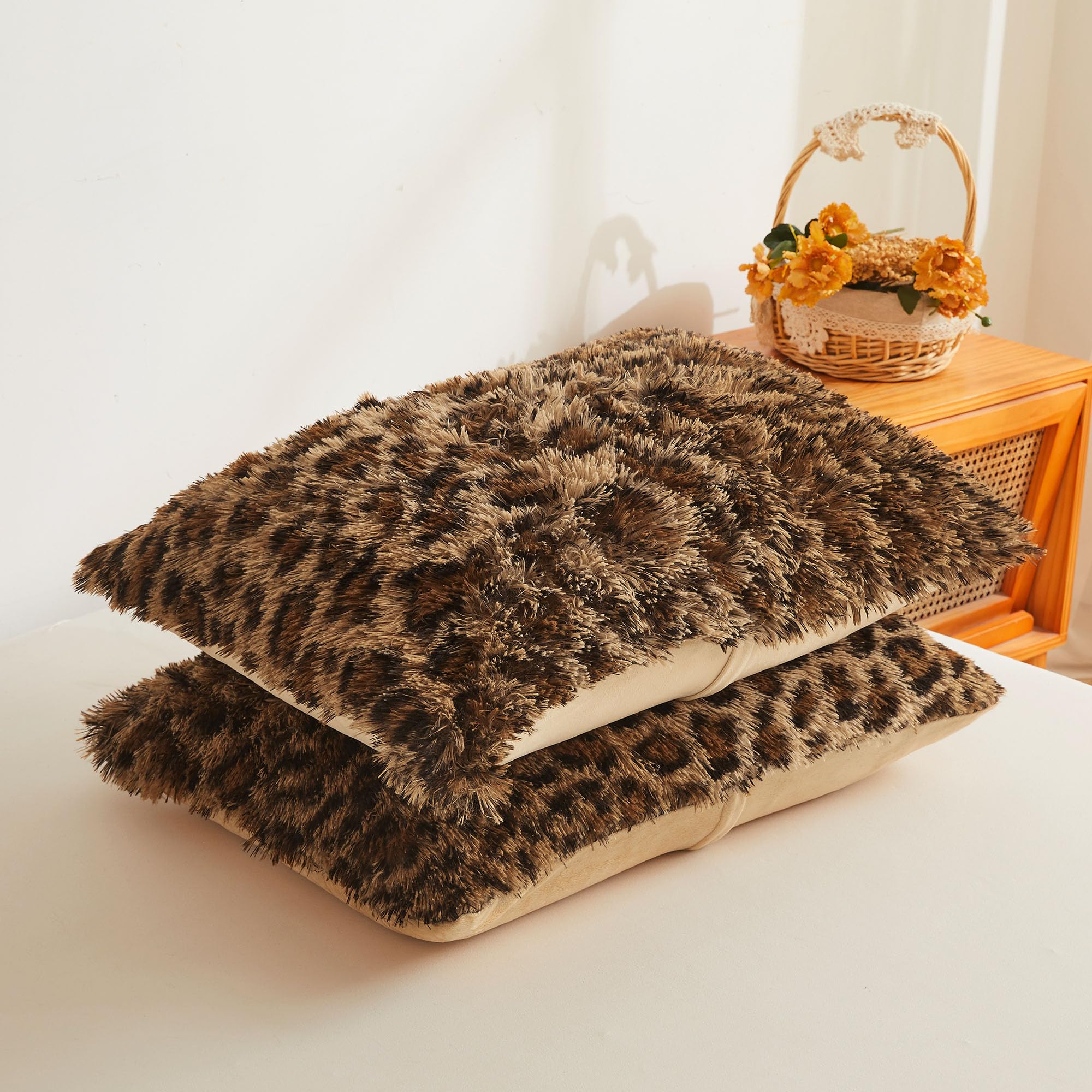 XeGe two plush pillowcases complement the cheetah print set