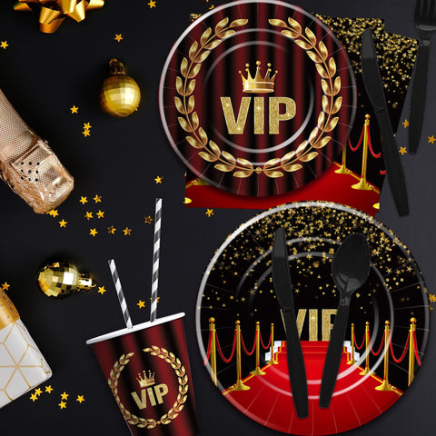 Xenorik VIP napkins with gold edge enhance elegant tables.