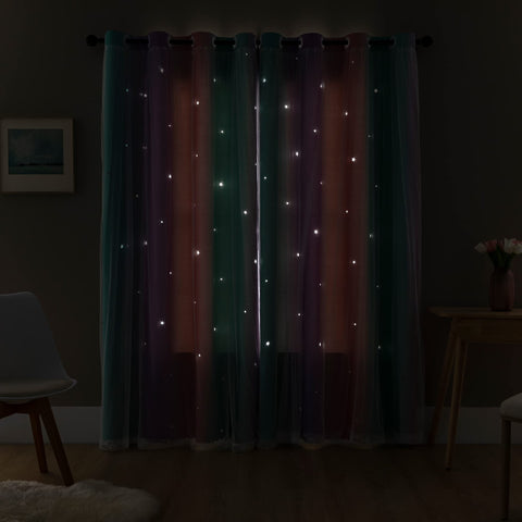 Starry ambiance enhances imagination in a daughter’s bedroom