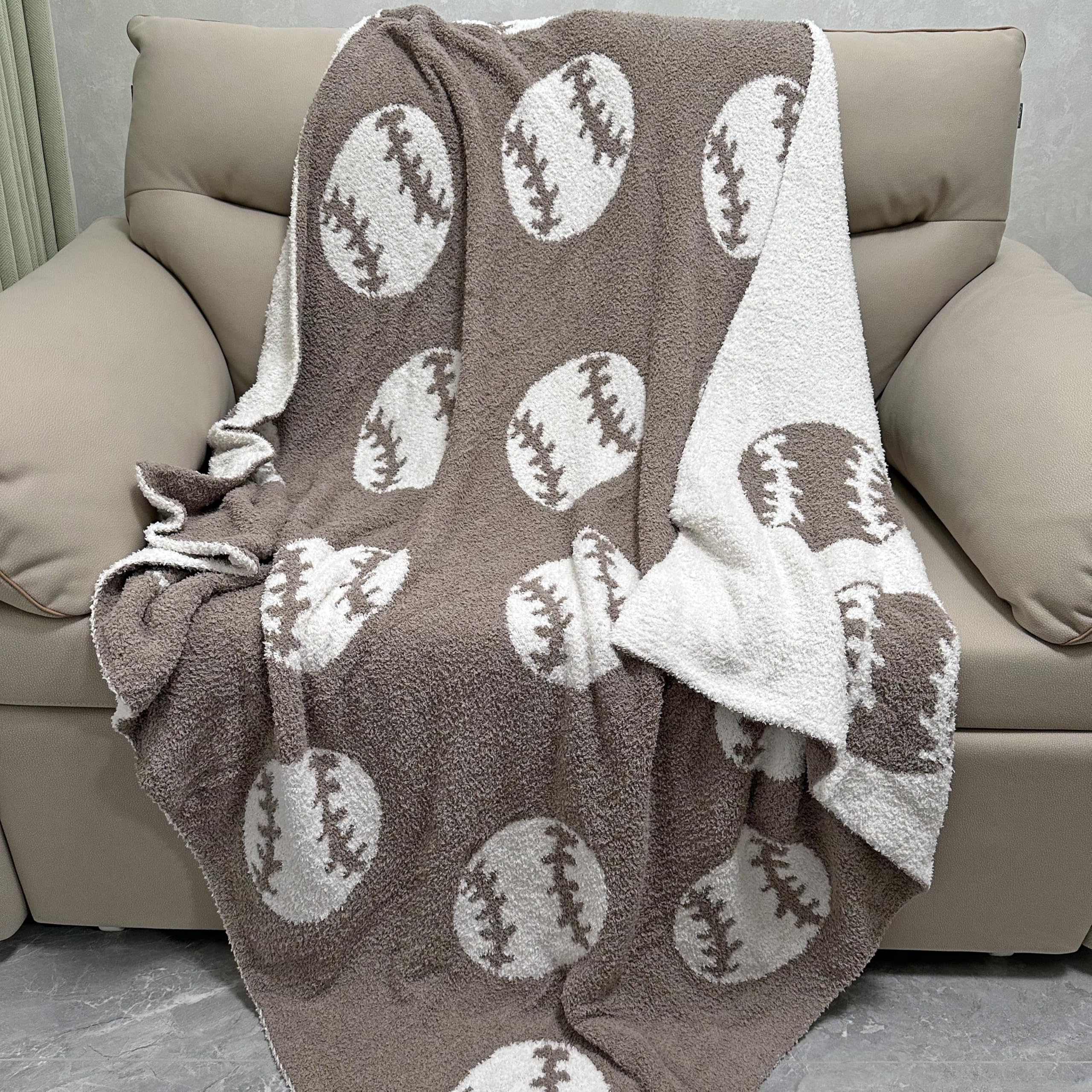 XING7DAY baseball-pattern blanket offers breathable, easy-care daily use.