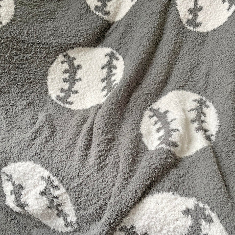 Xing7Day Reversible plush blanket offers two stylish sides for versatile warmth