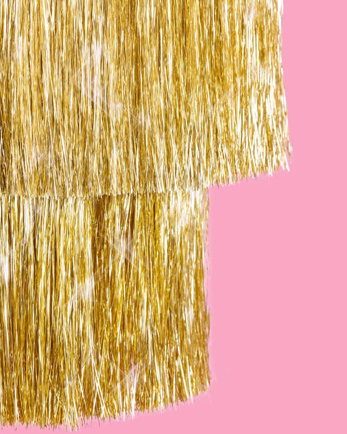 xo Fetti luxe gold shine chandelier enhances photos and centerpiece setups
