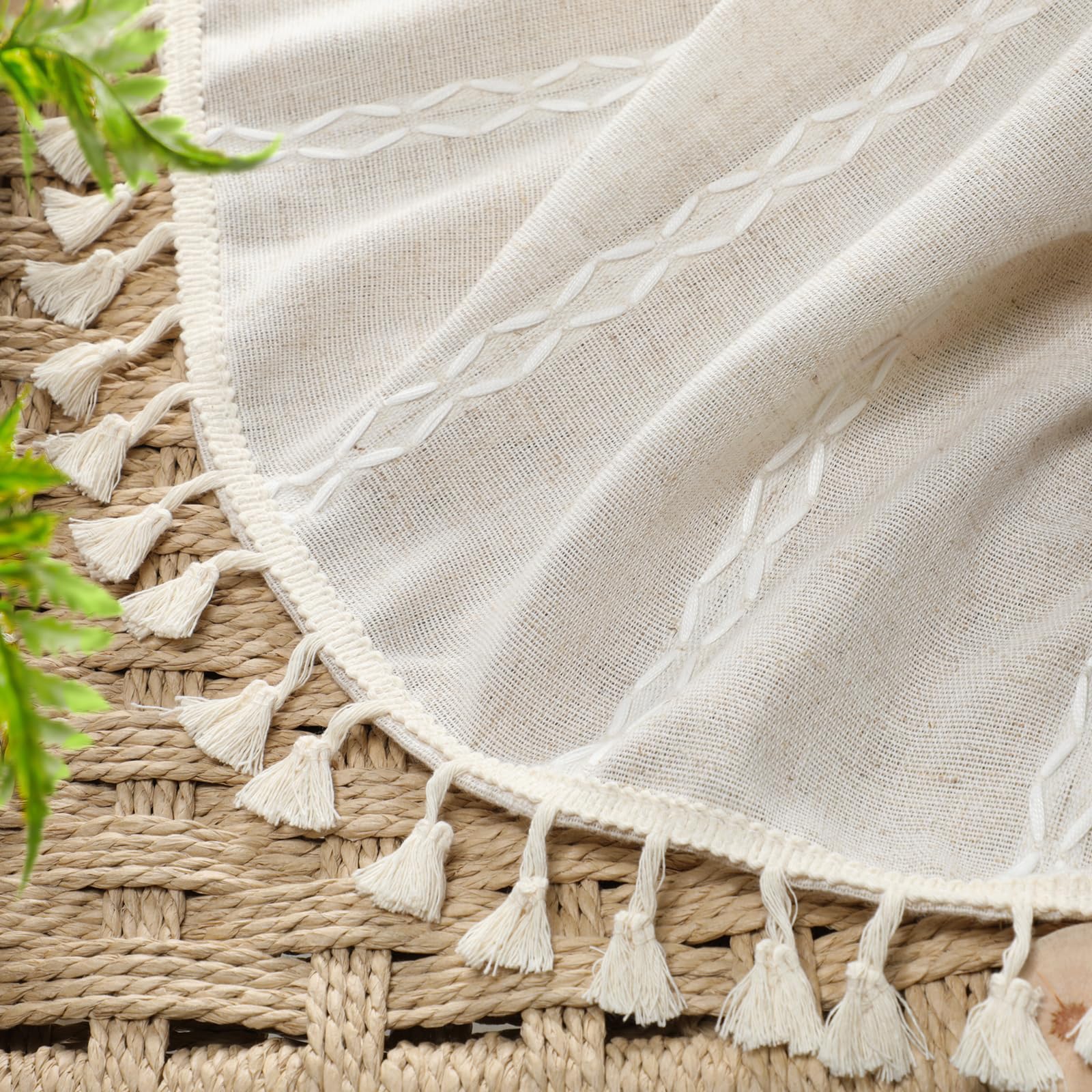 XOGUIBO eighty-percent blackout layer reduces glare and keeps rooms cooler.