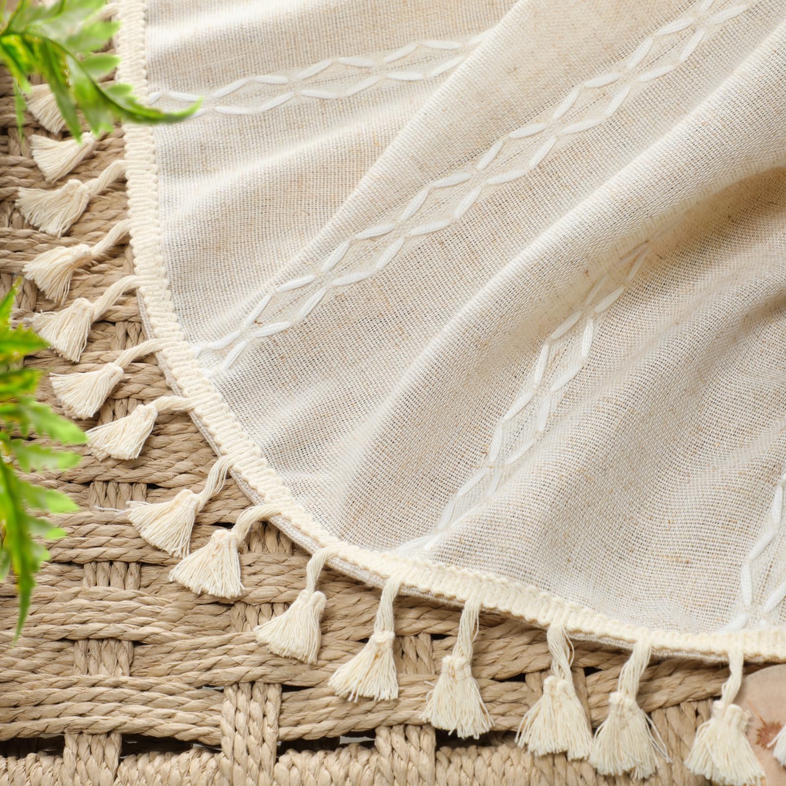 XOGUIBO vintage farmhouse-style curtains suit boho interiors beautifully.