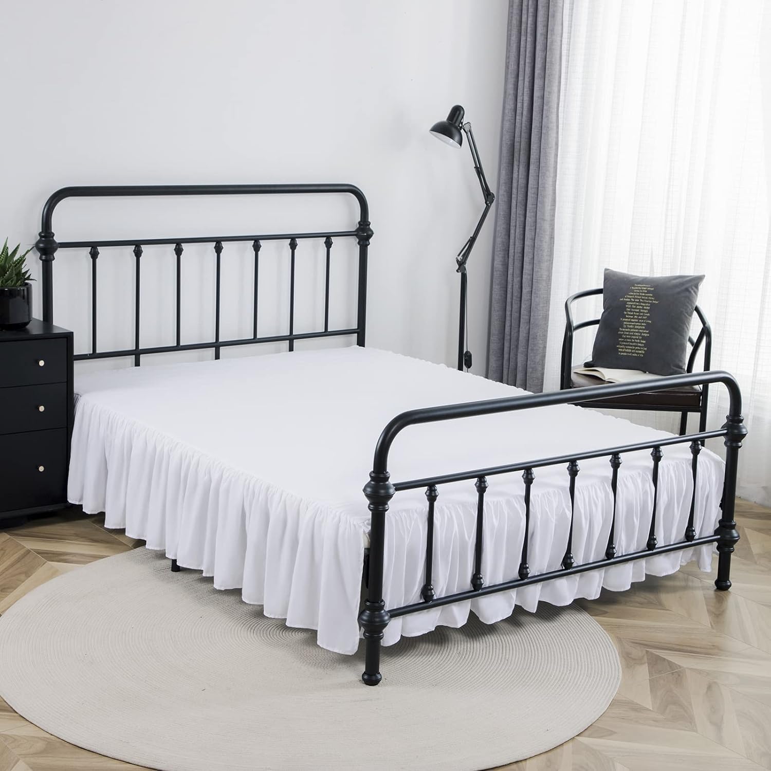 Xuan Dian bed skirt platform attachment keeps the sheet in place.