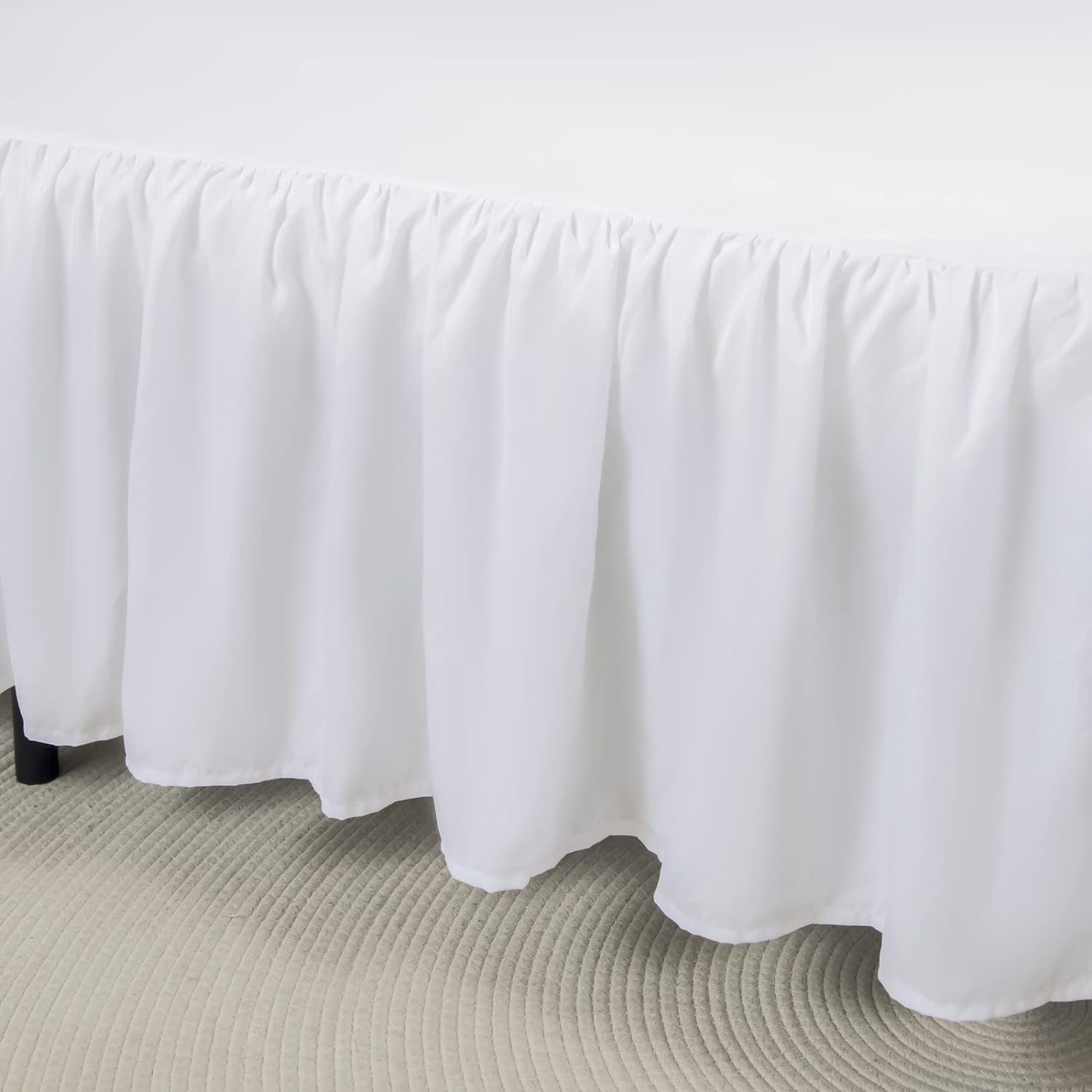 Xuan Dian queen bed skirt white close-up shows clean, crisp fabric.