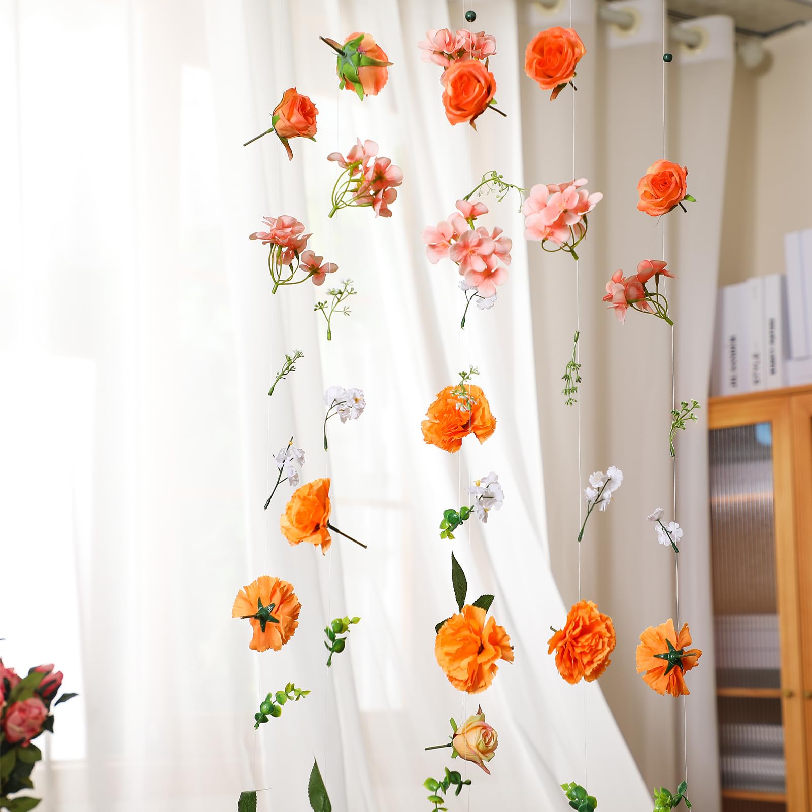 XunYee garland drapes smoothly along stairs and fences for ambience.
