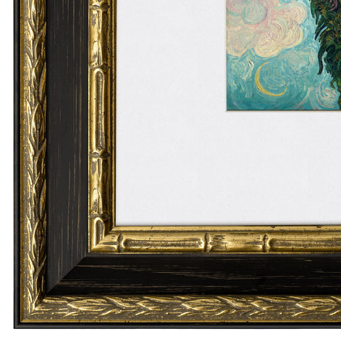 Yaetm frame showcases 11x14 photos with the included white mat.