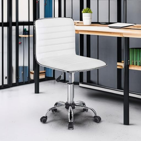 Yaheetech 360-degree swivel casters enable smooth movement.