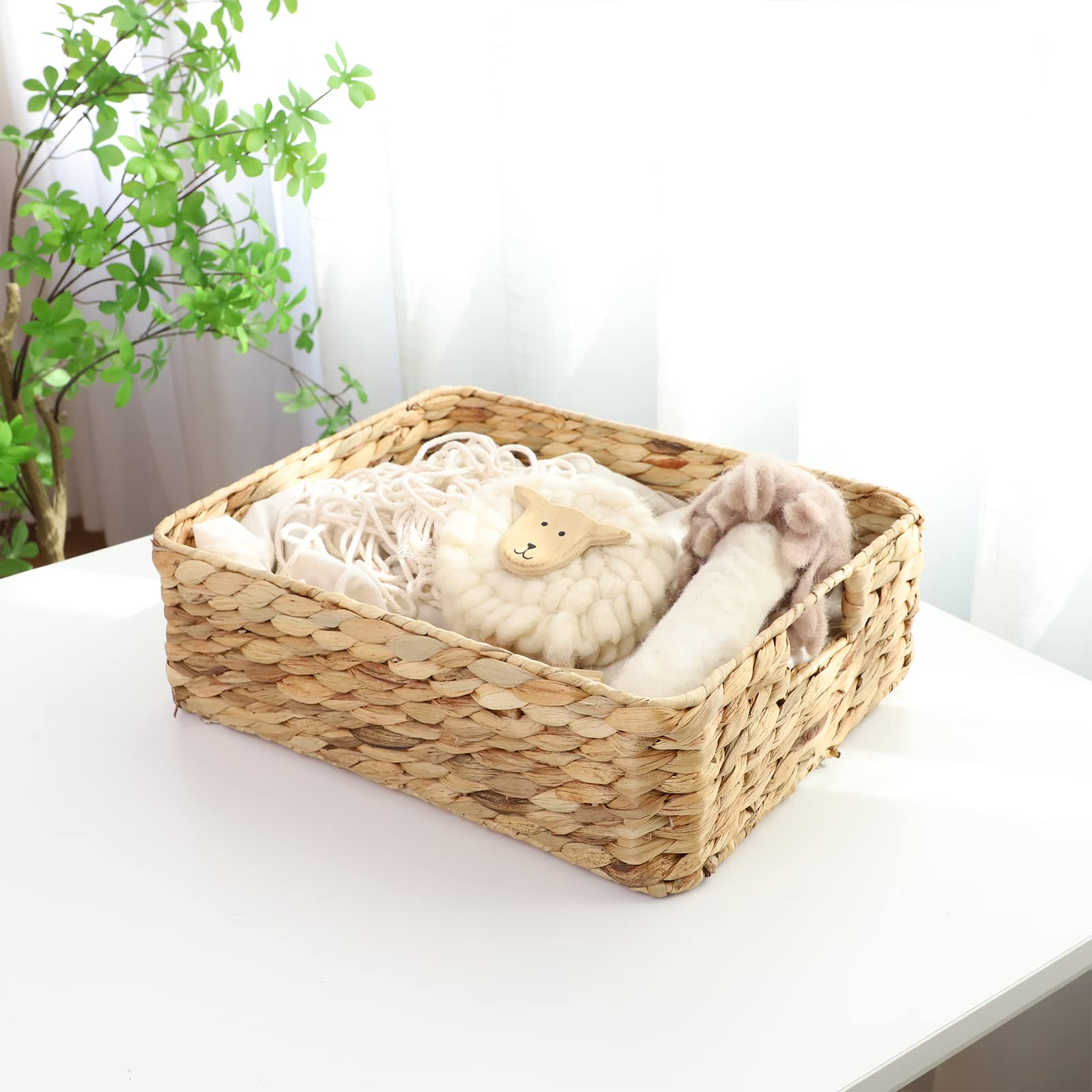 YAHUAN brown-tone water hyacinth basket adds rustic charm to any space.