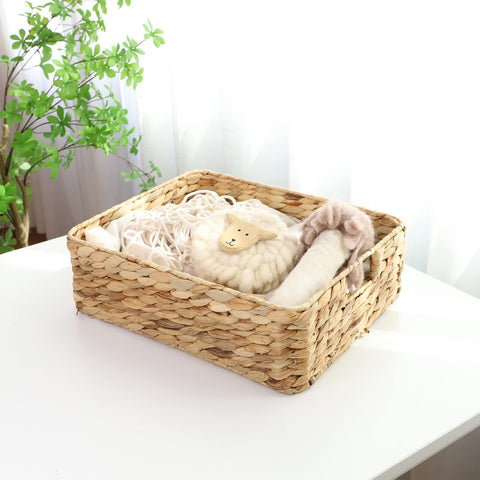 YAHUAN brown-tone water hyacinth basket adds rustic charm to any space.