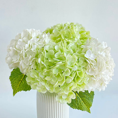 YalzoneMet easy assembly and care for ready-to-use decor.