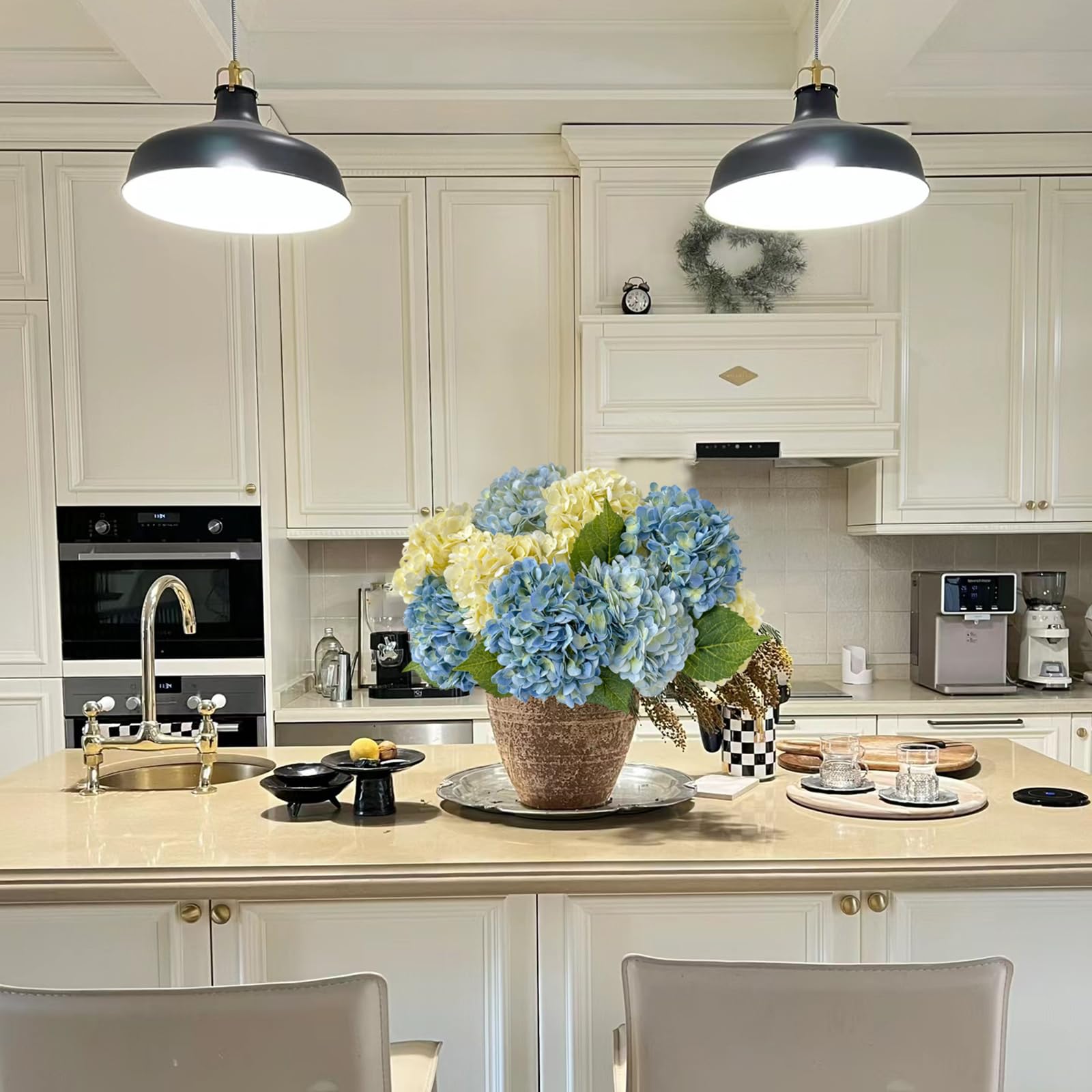 YalzoneMet easy maintenance—no watering, no wilting, year-round color