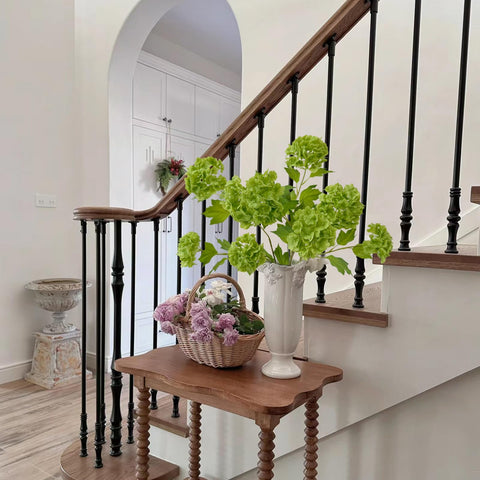 YalzoneMet long stem artificial hydrangea provides versatile centerpieces.