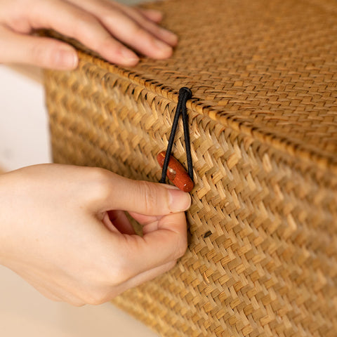 YANGQIHOME S-size wicker basket with lid perfect for towels and toiletries.
