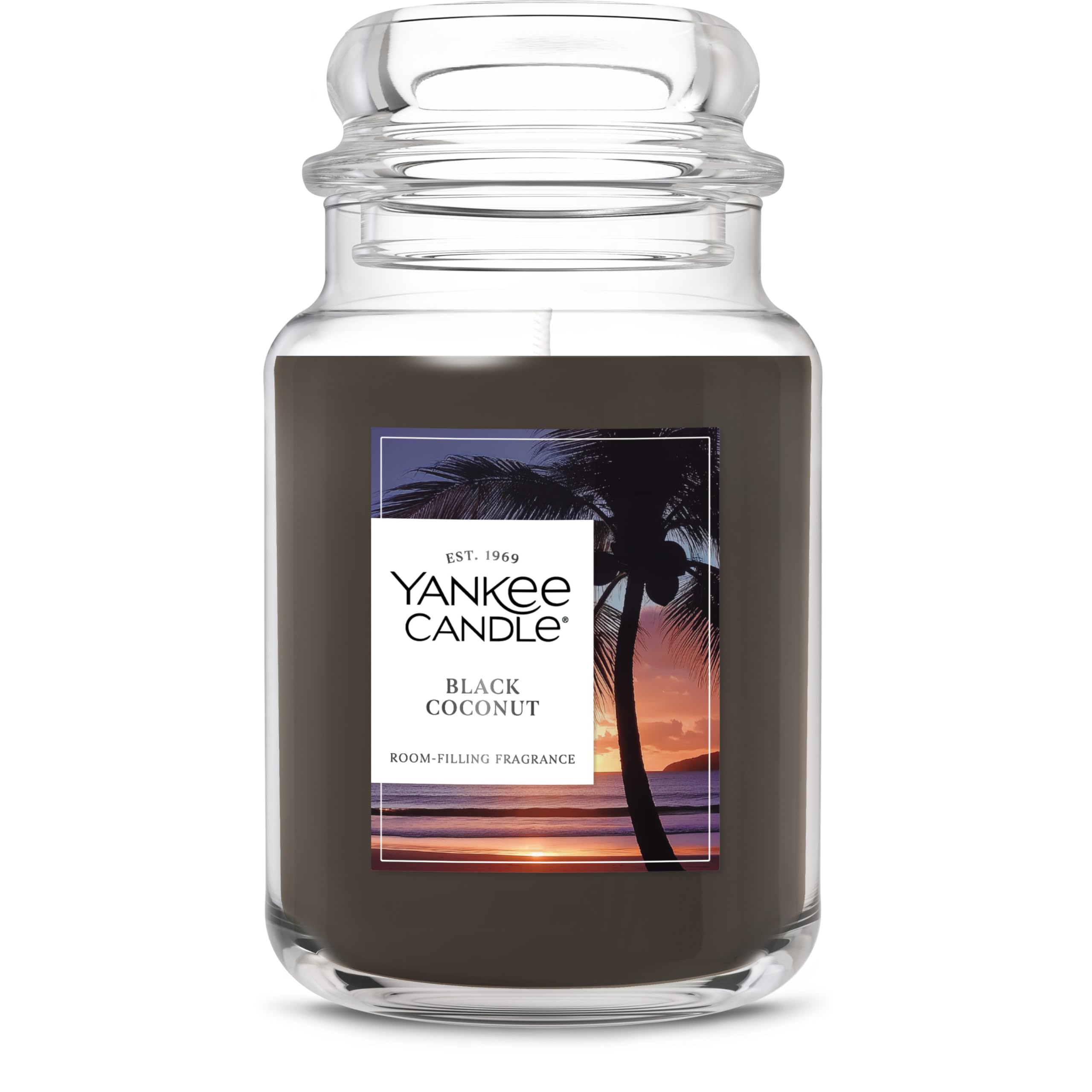 Yankee Candle Black Coconut jar pour showcases tropical notes for a cozy evening.
