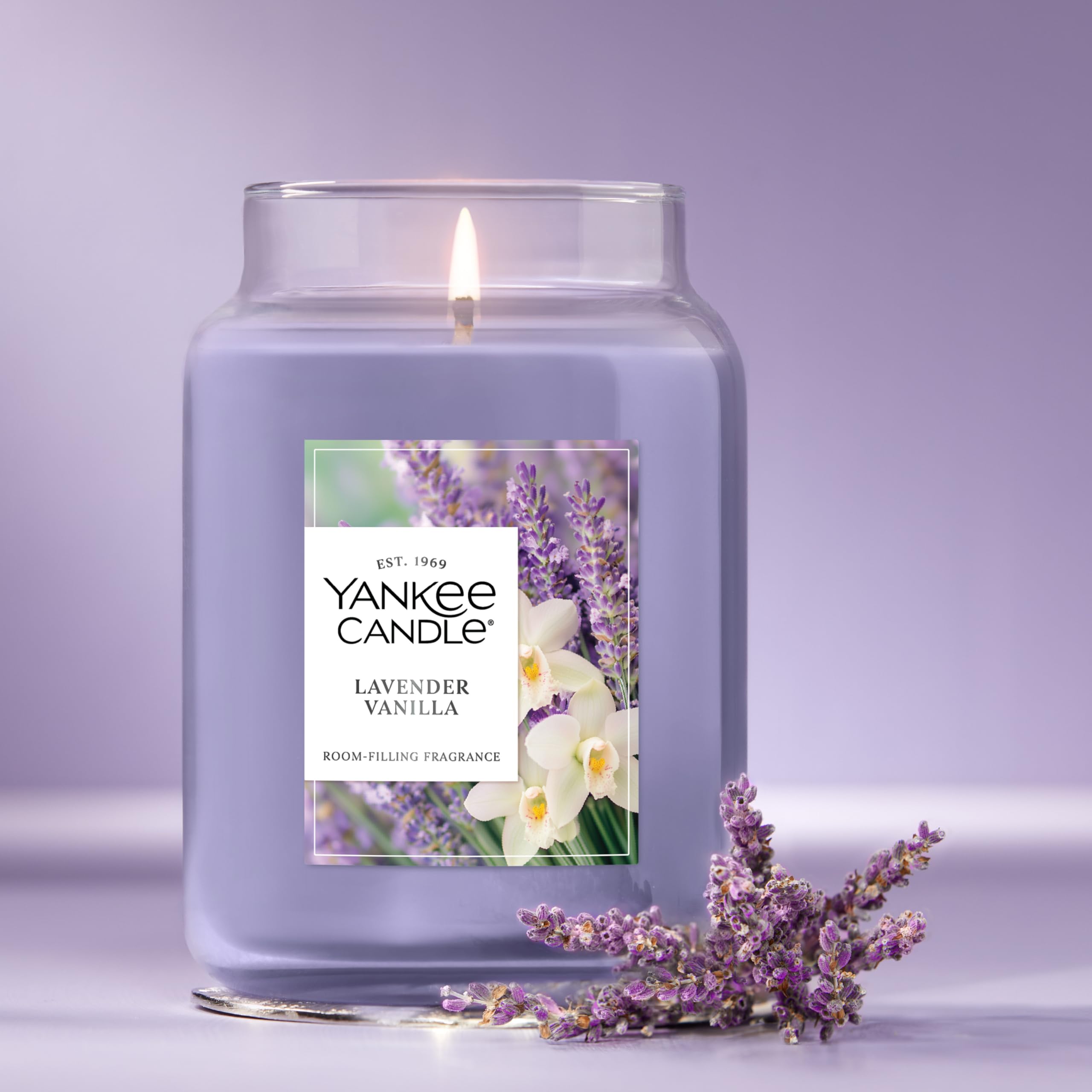 Yankee Candle natural-fiber wick image emphasizing steady fragrance throw