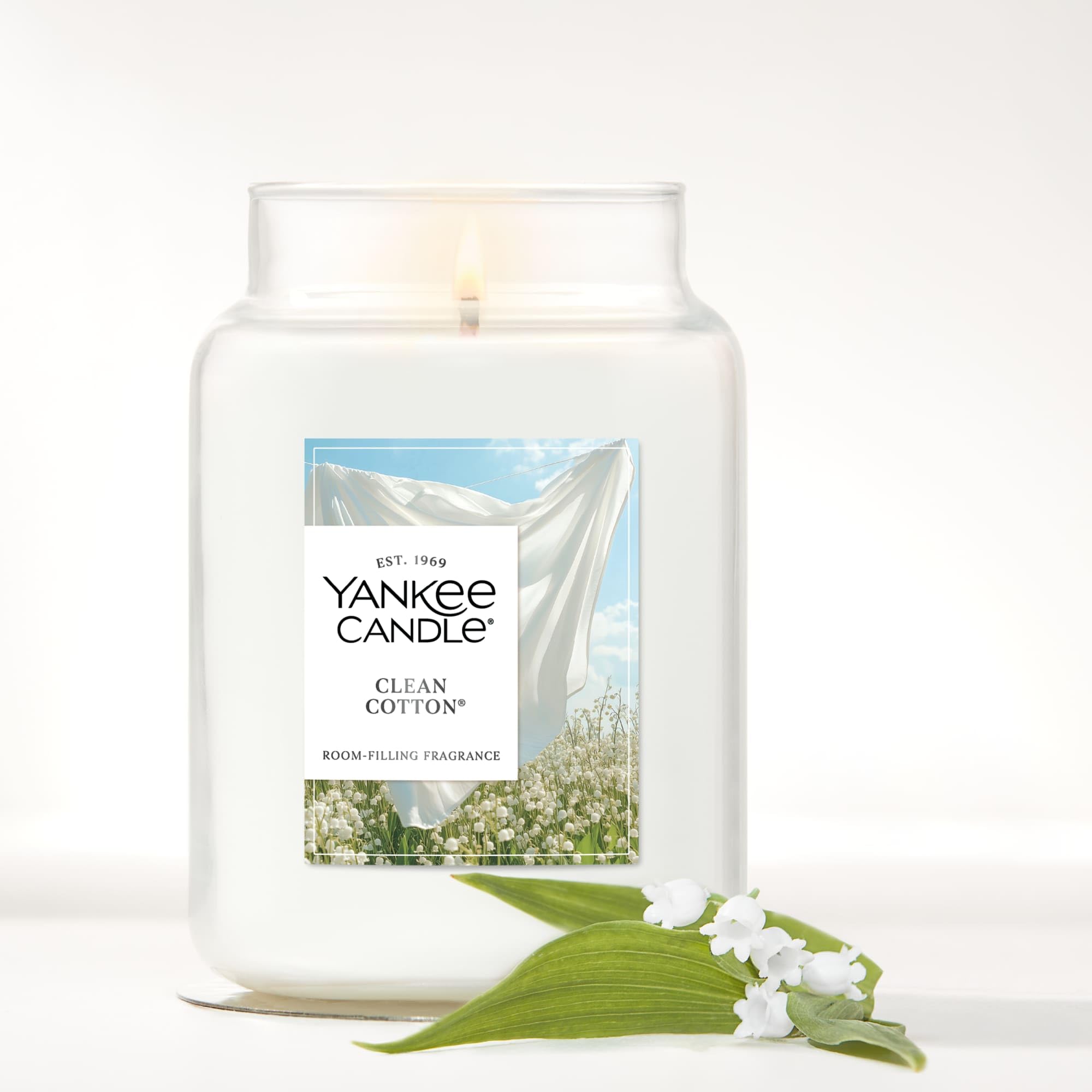 Yankee Candle Natural-fiber wick large jar supports even fragrance release.