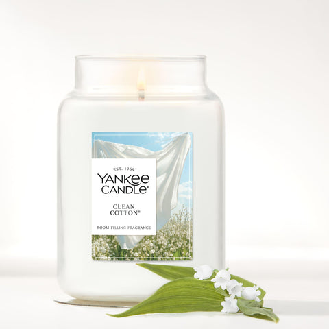 Yankee Candle Natural-fiber wick large jar supports even fragrance release.