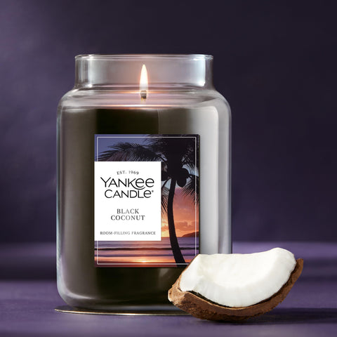 Yankee Candle Original Large Jar label and packaging convey premium quality.