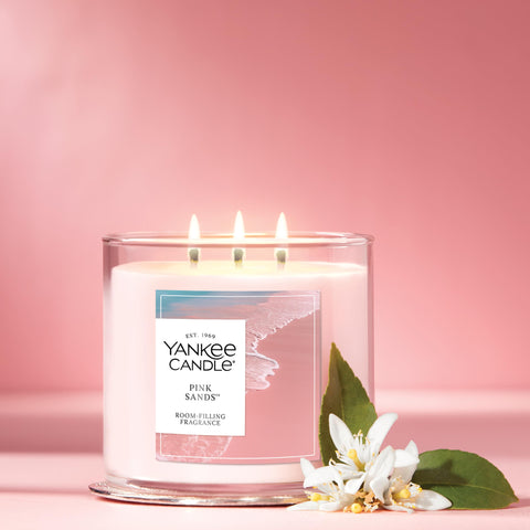 Yankee Candle Pink Sands lid protects wax between burns